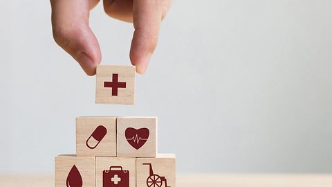 Krankschreibung: In diesen Fällen kann dein Chef die AU ablehnen - Foto: marchmeena29 / iStock