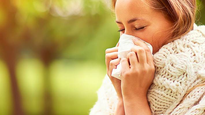 Kreuzallergien kommen bei bestimmten Allgergenen besonders häufig vor. - Foto: iStock/PeopleImages