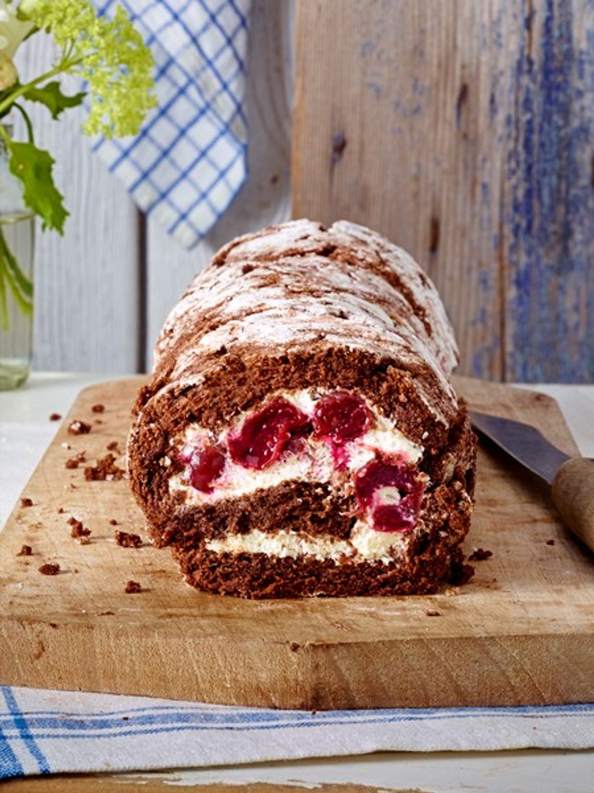 kuchen mit kirschen biskuitrolle