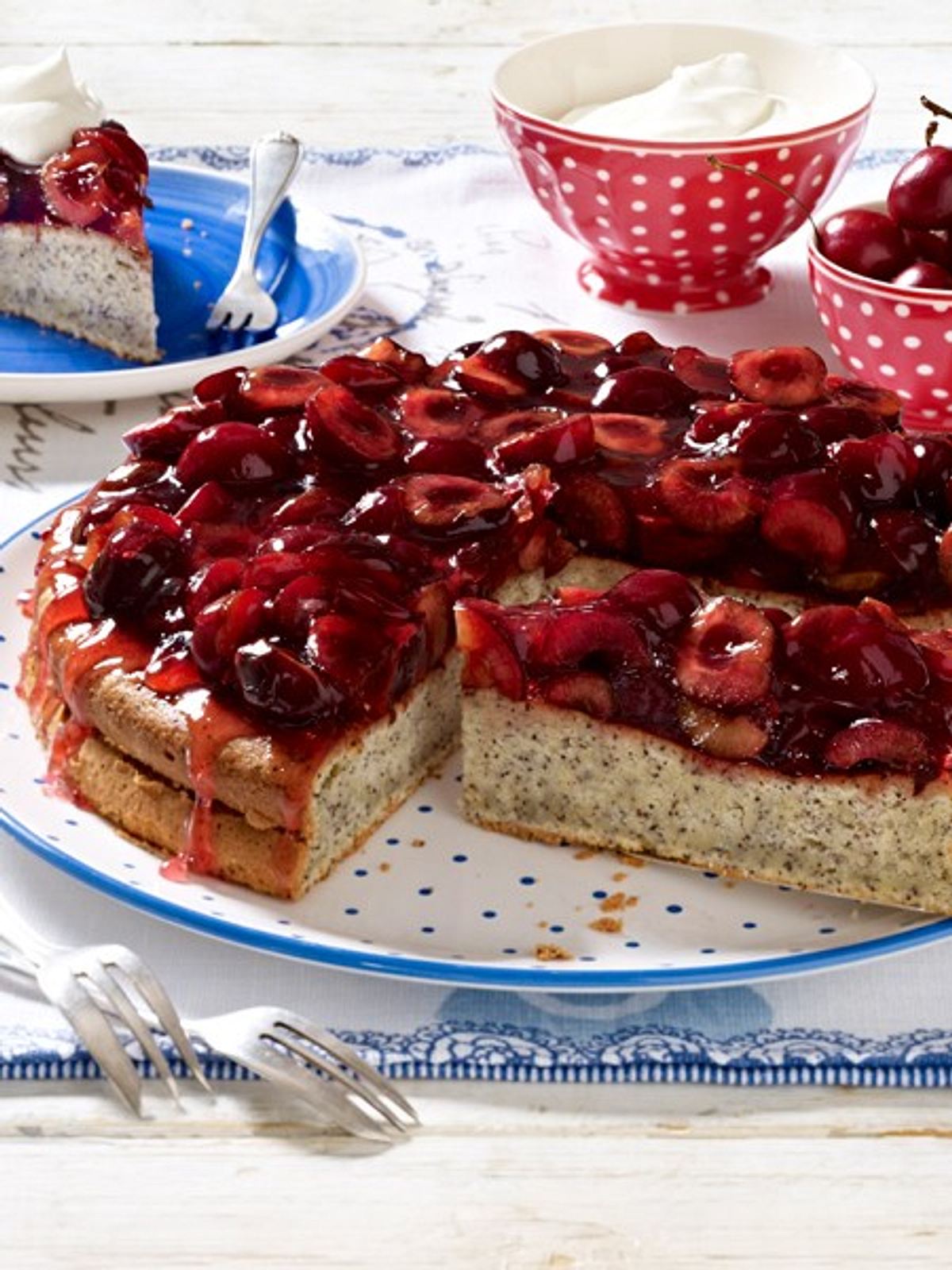 kuchen mit kirschen und mohn