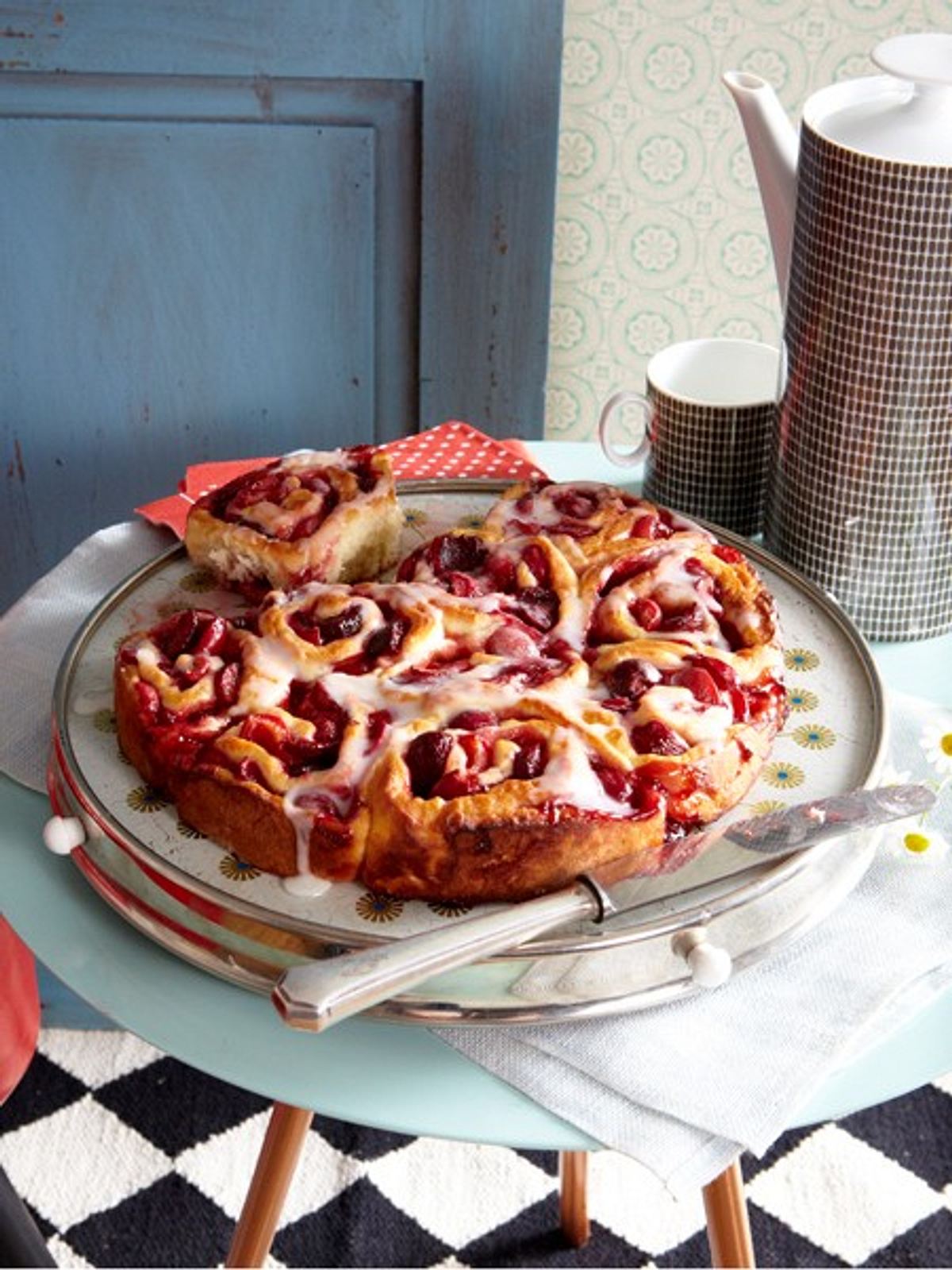 kuchen mit kirschen und zitronenguss