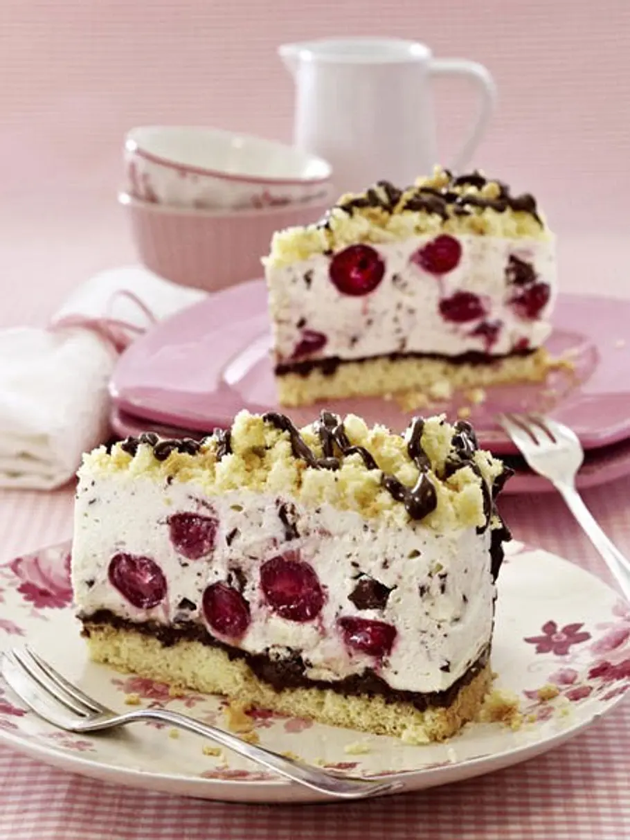 Kirsch-Stracciatella-Torte kuchen obst