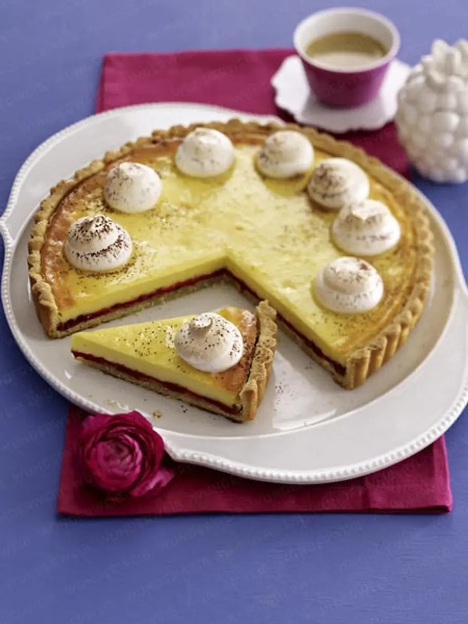 Himbeer-Tarte mit Holunderblüten-Baiser kuchen obst