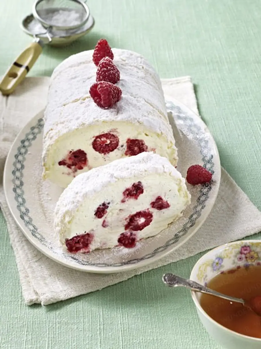 Himbeer-Baiser-Rolle kuchen obst