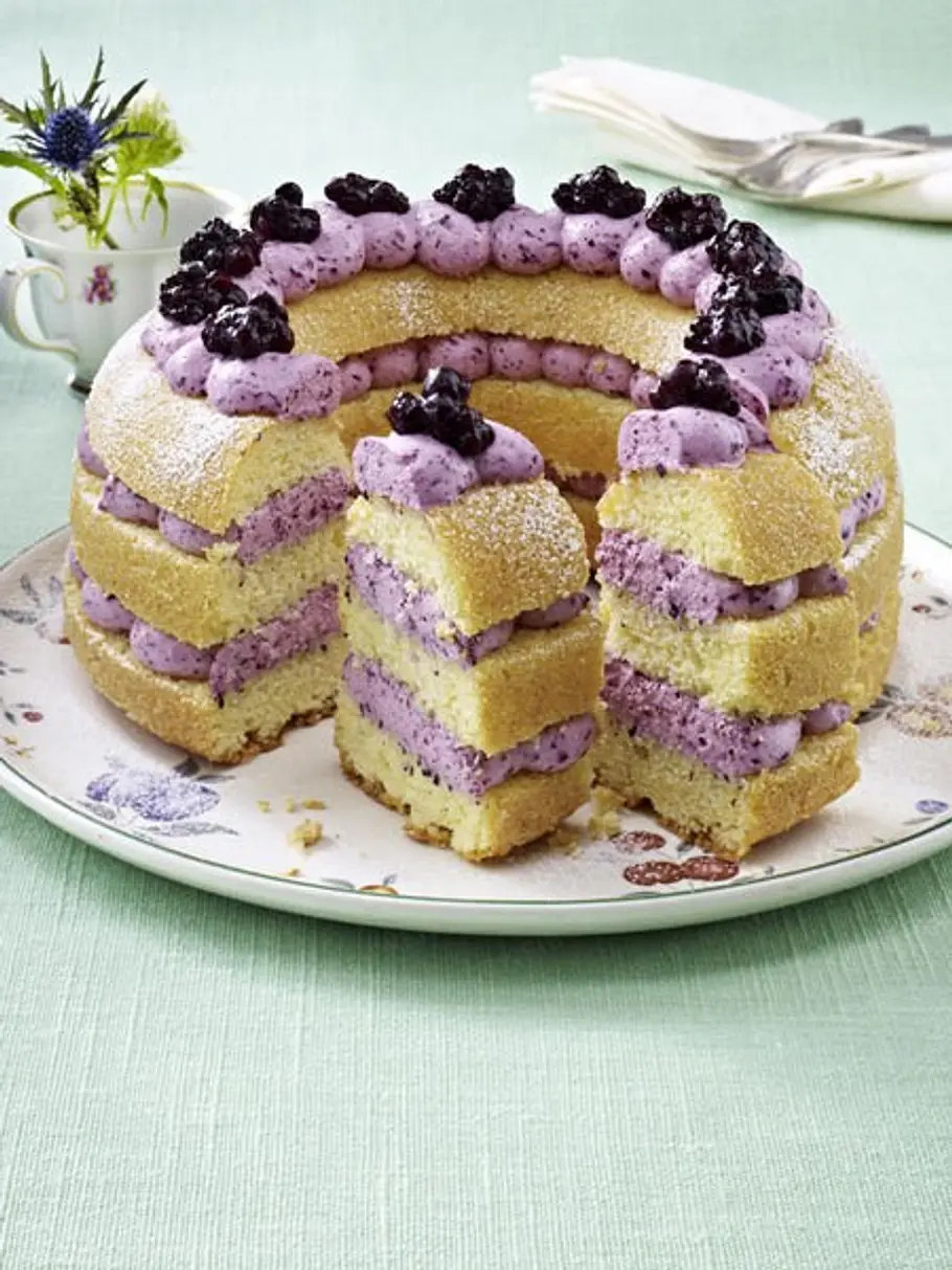 Frankfurter Kranz mit Heidelbeeren kuchen obst