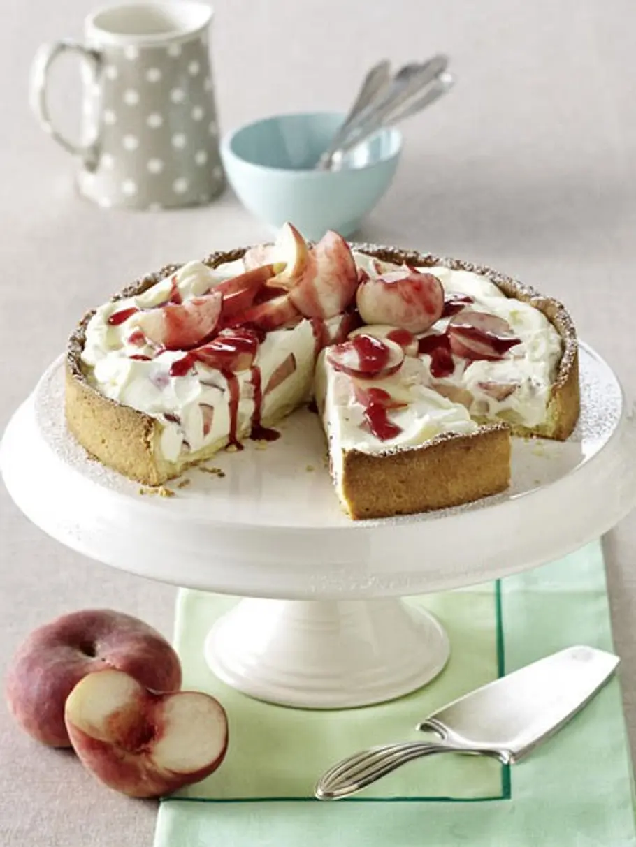 Pfirsichkuchen mit Marzipan-Schmandcreme kuchen obst