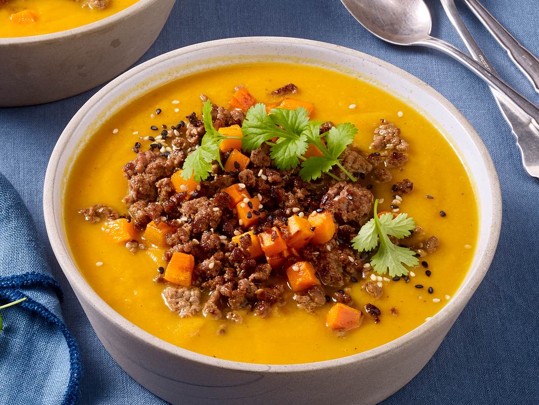 Kürbissuppe-Rezept mit Hackfleisch und Sesam Kürbissuppe-Rezept mit Hackfleisch und Sesam