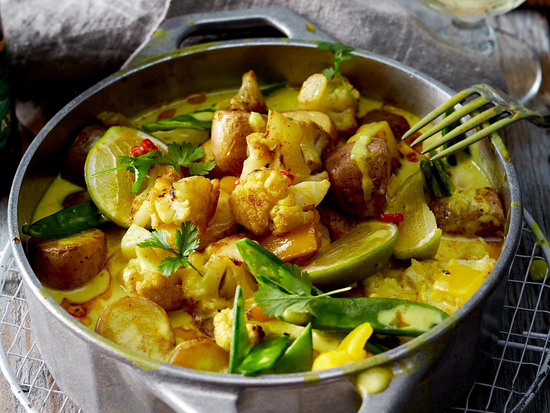 Kürbissuppe vegan- Exotisches Rezept mit Blumenkohl und Curry Kürbissuppe vegan- Exotisches Rezept mit Blumenkohl und Curry