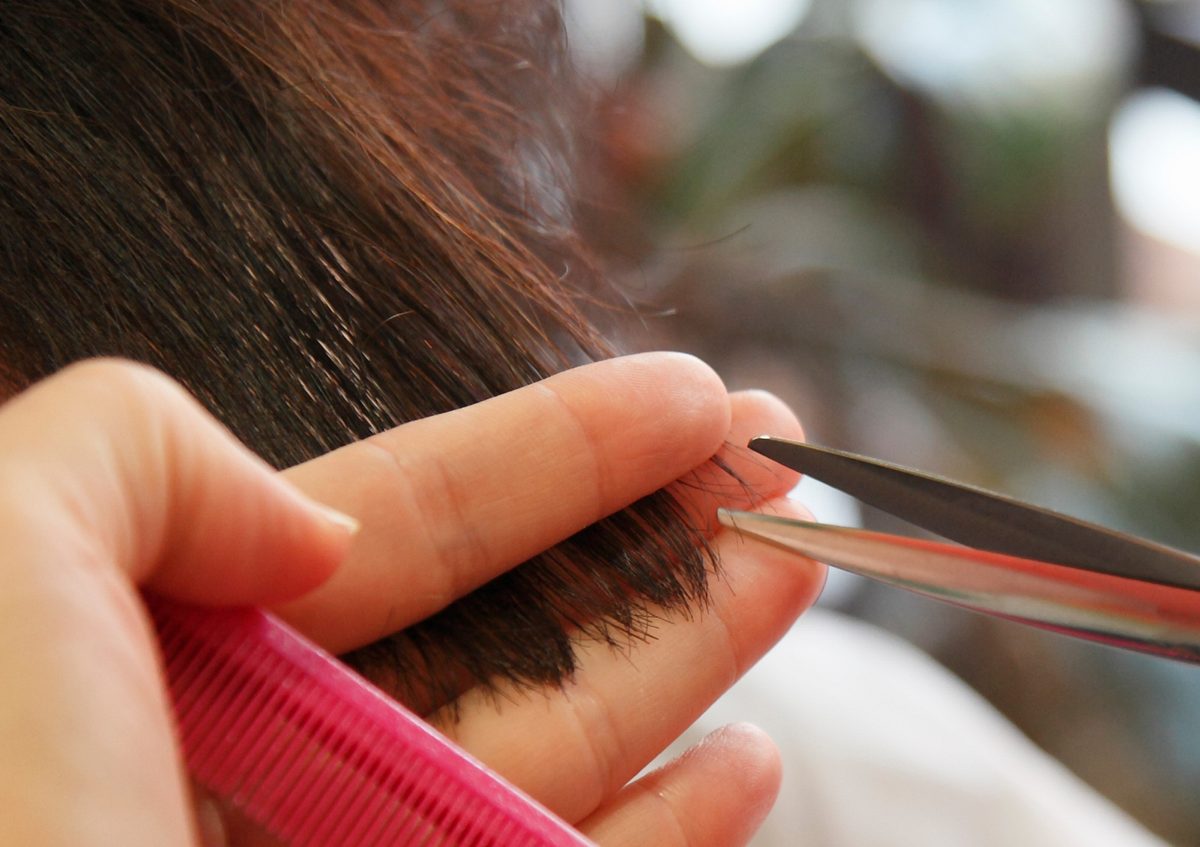 Wir zeigen die schönsten Pixie Cut-Varianten mit braunem Haar. 