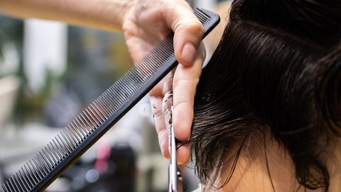 Wir zeigen die schönsten Kurzhaarfrisuren mit Pony. - Foto: Valerii kosovskyi/iStock (Themenbild)