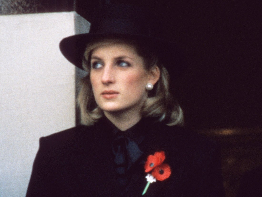 Lady Diana mit schulterlangen Haaren