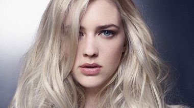 langhaarfrisuren4 blonde langhaarfrisur von l oreal professionnel - Foto: PR