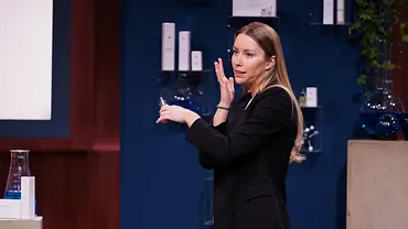 Laura Valentin führt After Inject vor. - Foto: RTL / Stefan Gregorowius