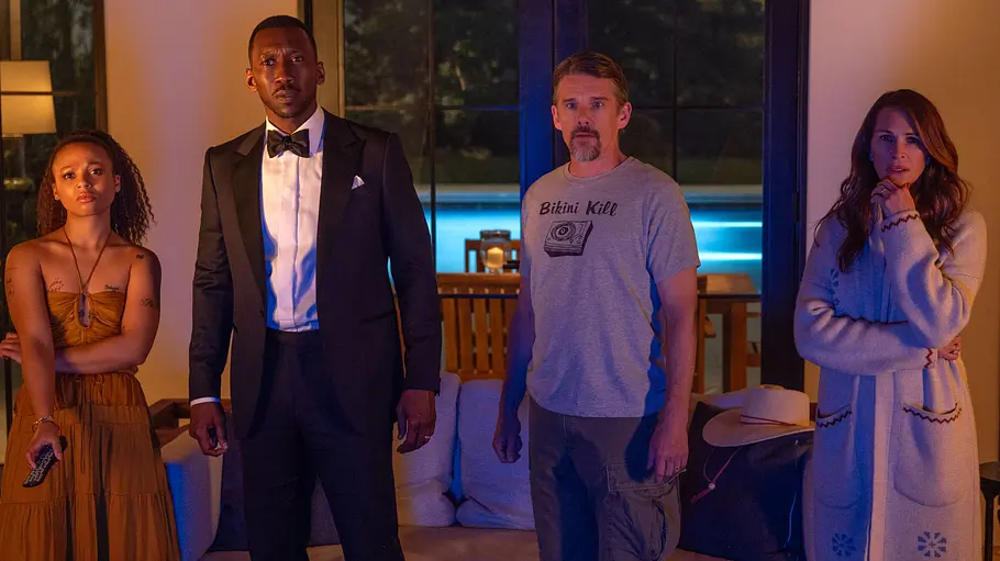 Myha’la Herrold, Mahershala Ali, Ethan Hawke und Julia Roberts in „Leave the World Behind“.