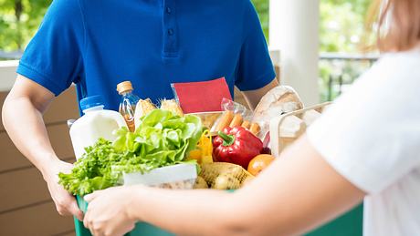 Lebensmittel Lieferung - Foto: Atstock Productions / iStock