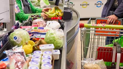 Die Lebensmittelpreise sind in den vergangenen Wochen stark gestiegen. - Foto: imago images / Action Pictures