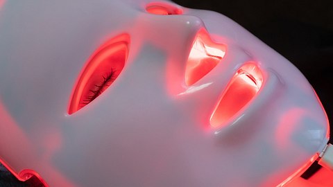 LED-Masken sind der neue Beauty-Trend - Foto: GrashAlex/iStock