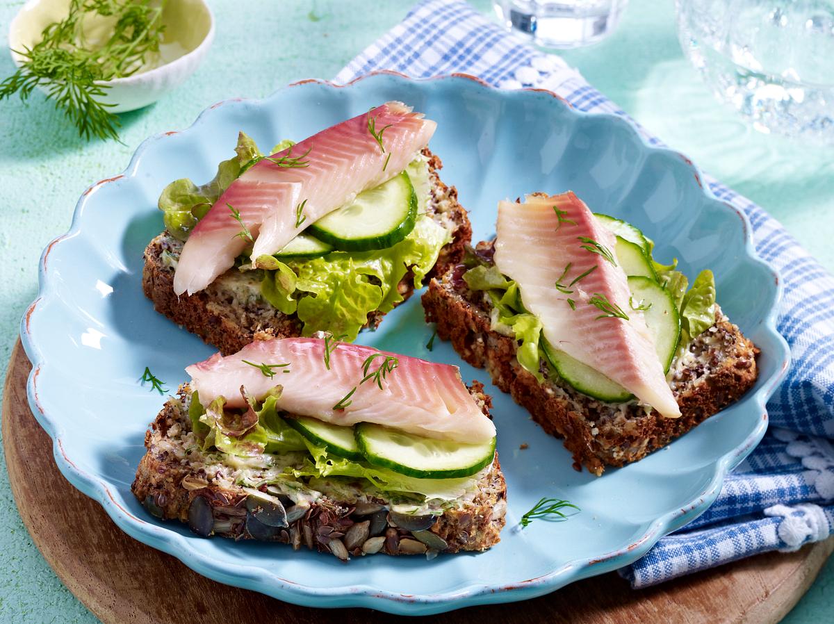 Leichtes Chia- Brot mit Forelle