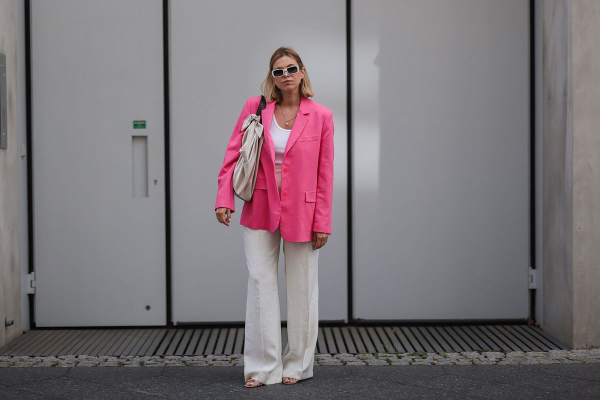 Outfit mit Leinenhose: Pop of Color