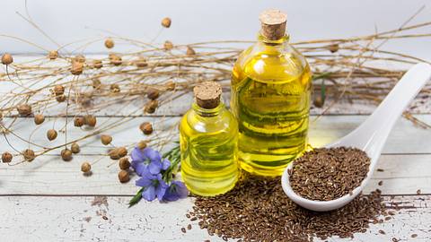 Leinsamenöl für die Haare - Foto: iStock/gabrielabertolini 