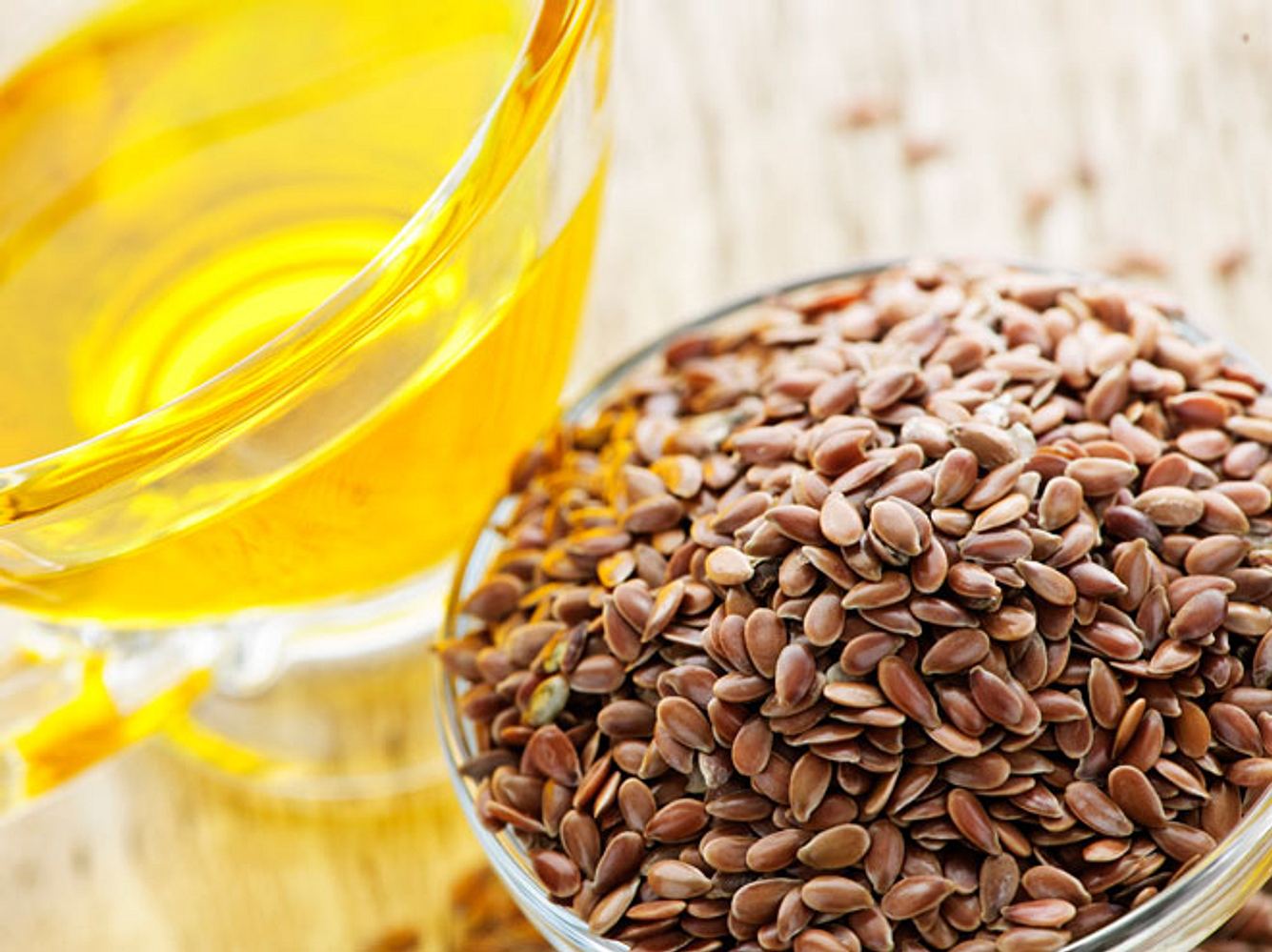 Leinsamenwasser hilft zusammen mit Sport gegen Cellulite. Leinsamenwasser hilft zusammen mit Sport gegen Cellulite.