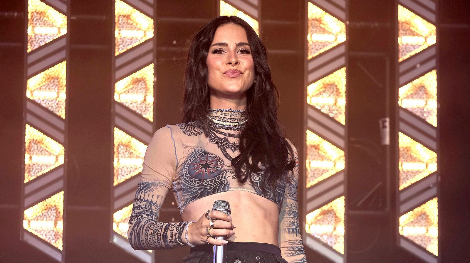 Pompalangan oyoqlarning porno fotosuratlari