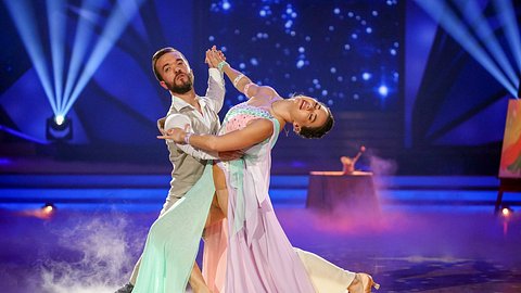 Der nächste Corona-Schock bei Lets Dance: Auch SIE fällt aus! - Foto: RTL / Stefan Gregorowius