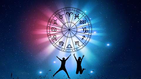 3 Sternzeichen haben im November die besten Liebessterne - Foto: sarayut / iStock