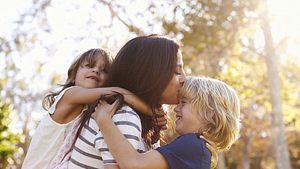 Wenn Eltern ein Kind mehr lieben, als das andere - Foto: iStock