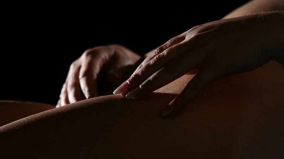 Mit der Lingam-Massage verwöhnst du seinen Intimbereich wie nie zuvor. - Foto: iStock