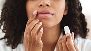 Lippenpflege Bestseller Amazon - Foto: istock/ Prostock-Studio