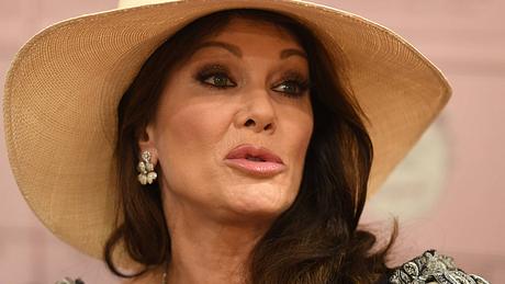 Lisa Vanderpump muss einen Rückschlag hinnehmen. - Foto: imago images / MediaPunch