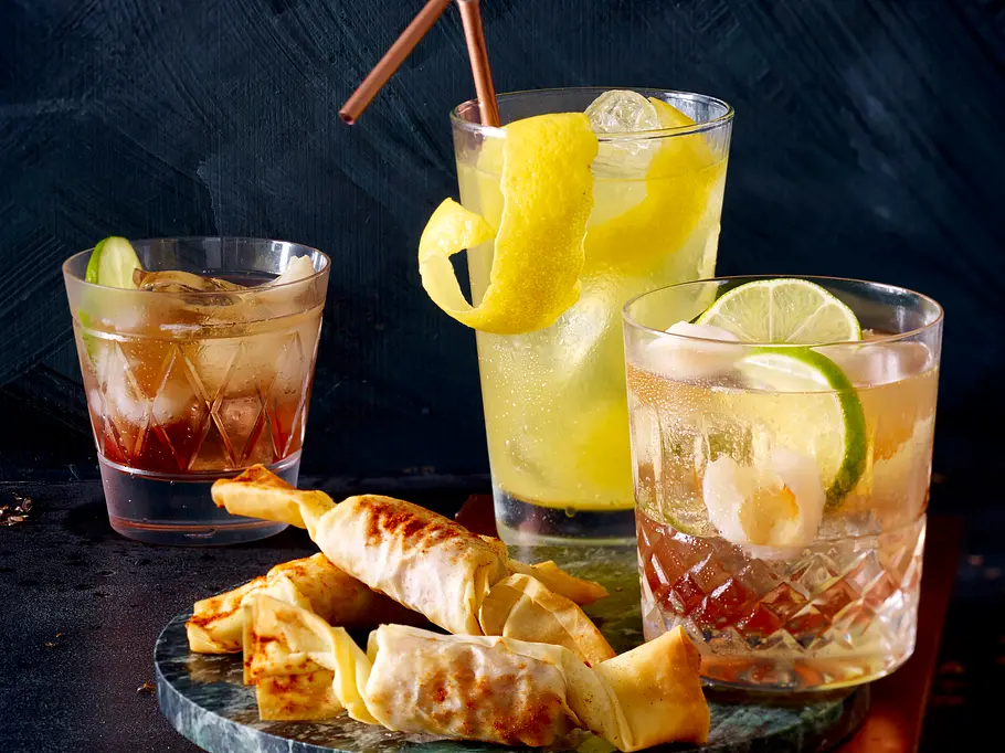 Litschi-Rosenwasser Mocktail und Ingwer-Zitronen Mocktail Litschi-Rosenwasser Mocktail und Ingwer-Zitronen Mocktail