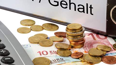 Gehaltsvergleich: Ab Januar 2018 dürfen Arbeitnehmer einsehen, was ihre Kollegen verdienen - Foto: iStock