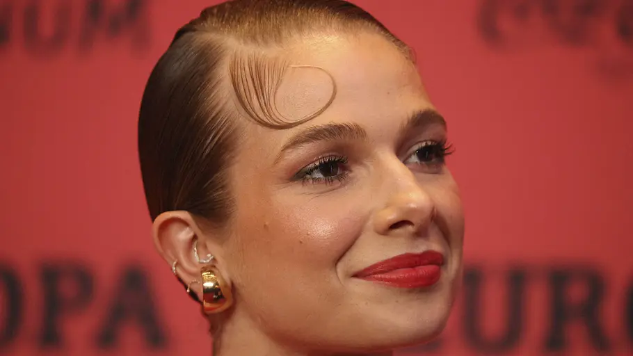 Lola Weippert (Moderatorin) beim Miss Deutschland Awards 2025 im Europapark Rust forderte die wahlberechtigten Menschen in Deutschland zur Wahl für eine demokratische Partei auf, Lola Weippert (Moderatorin) beim Miss Deutschland Awards 2025 im Europapark Rust forderte die wahlberechtigten Menschen in Deutschland zur Wahl für eine demokratische Partei auf,