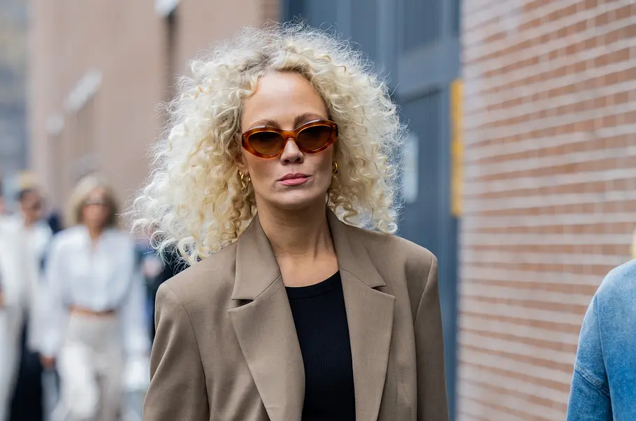 Long Bob mit Locken Long Bob blond: Diese Frisuren lassen dich strahlen
