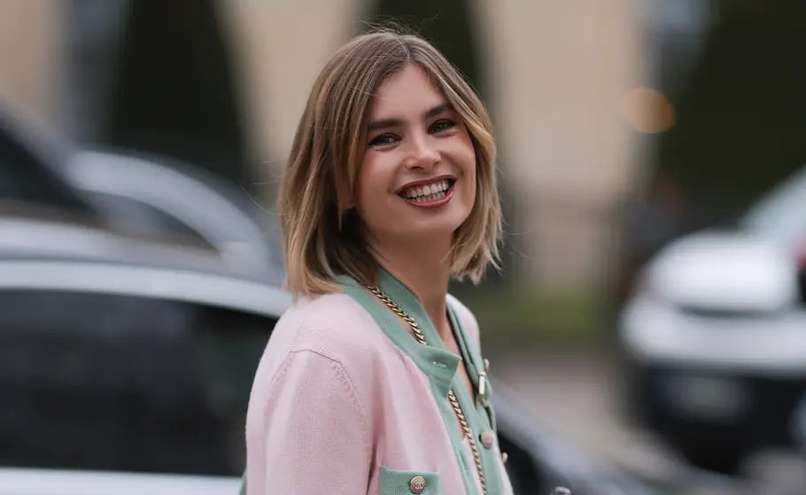 Long Bob mit dunkelblonden Strähnchen Long Bob blonde Strähnchen: Die schönsten Frisuren und Stylings