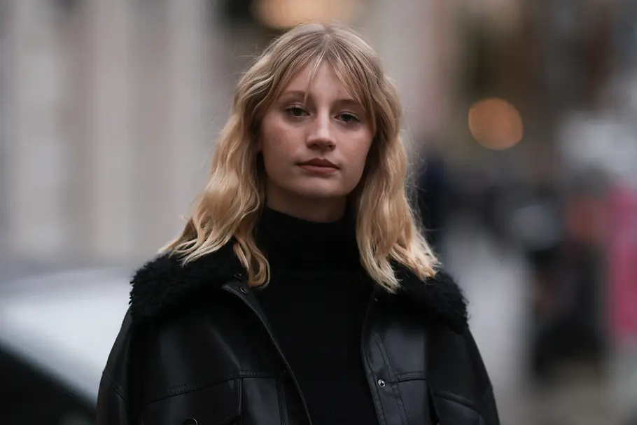 Long Bob gestuft mit Beach Waves und Pony