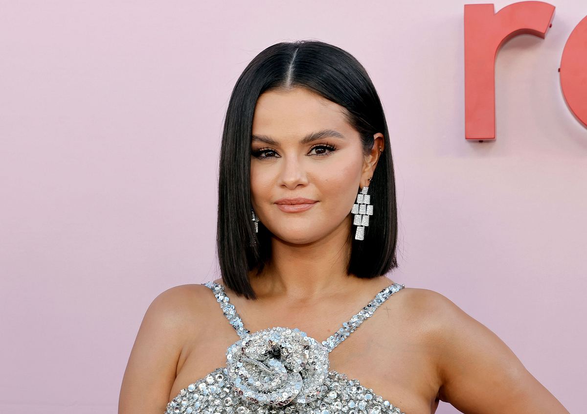 Sängerin Selena Gomez trägt einen Sleek-Bob.