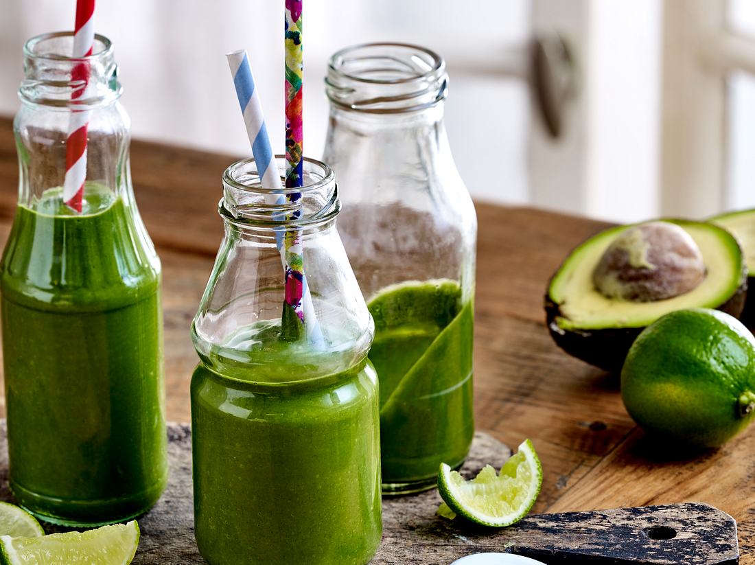 Low Carb Avocado-Smoothie zum Frühstück Low Carb Avocado-Smoothie zum Frühstück