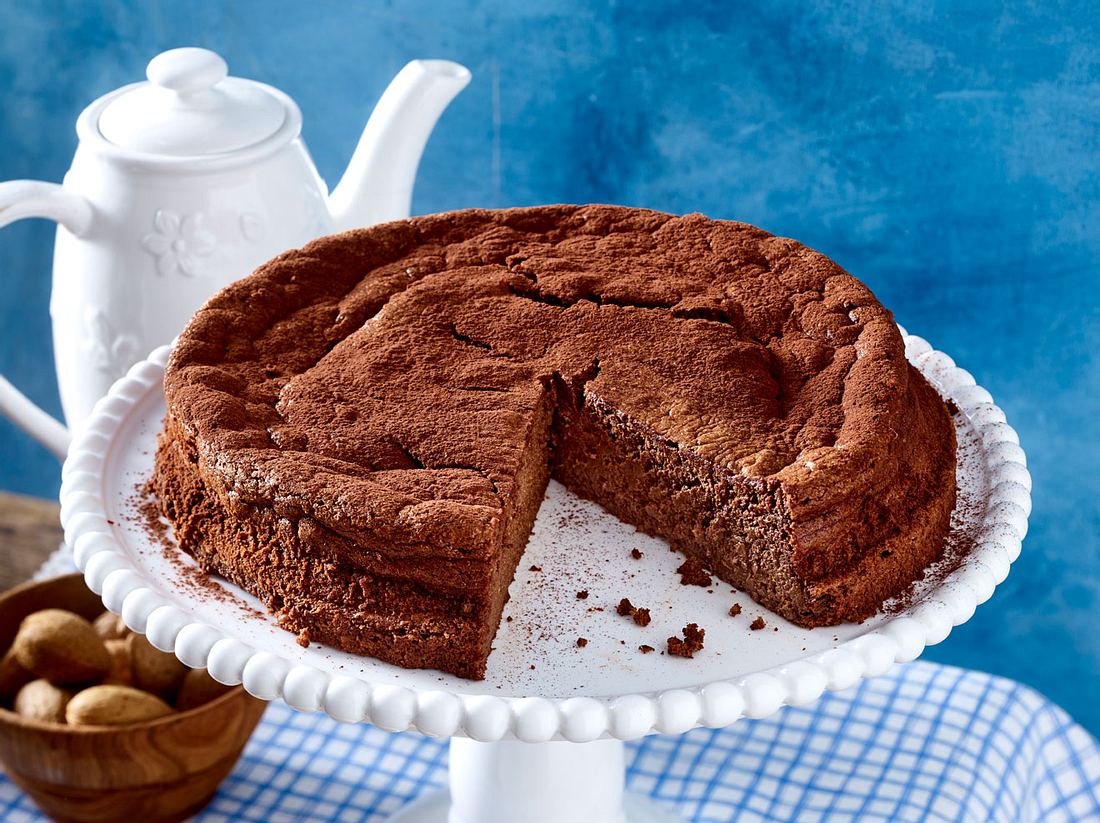 Low Carb Kuchen: Schokokuchen mit Pflaumen Low Carb Kuchen: Schokokuchen mit Pflaumen