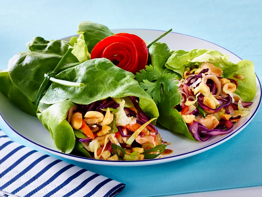Low Carb Mu Shu Hähnchen-Wraps Low Carb Mu Shu Hähnchen-Wraps