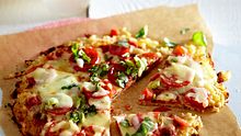 Low Carb Pizza ist ein Genuss ohne Reue. - Foto: House of Food / Bauer Food Experts KG