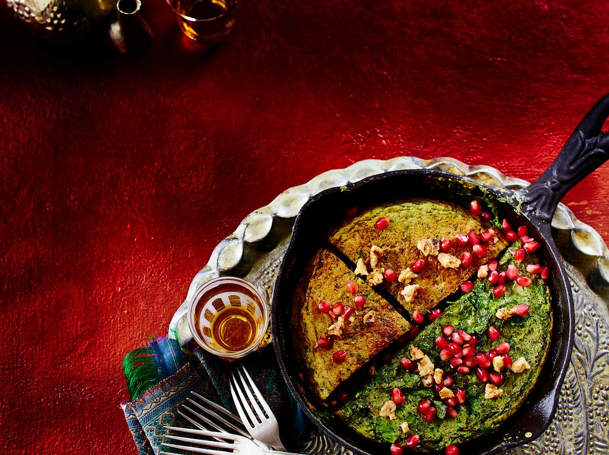 Low Carb Rezept für persisches Omelette mit Granatapfel