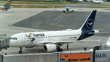 Reise-Chaos bei Lufthansa nimmt seinen Lauf: 2.000 weitere Flüge gestrichen - Foto: IMAGO / Eibner