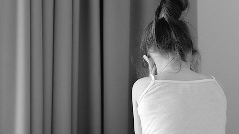 In den USA ist ein Mädchen an einem Herzinfarkt ausgelöst durch Läusenstiche gestorben. - Foto: Mariakray/istock