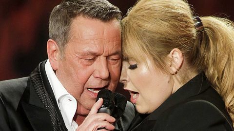 Maite Kelly und Roland Kaiser singen Klingelt hell ihr Glocken. - Foto: Getty Images/WireImage