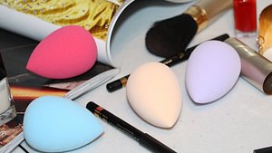 Beauty Blender reinigen geht ganz einfach. - Foto: iStock/Marina Demkina