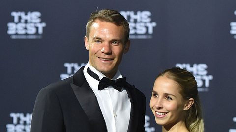 Im Juni postete Manuel Neuer dieses After-Wedding-Bild. Seitdem ist es ruhig um ihn und seine Frau Nina geworden. - Foto: Getty Images/Michael Buholzer