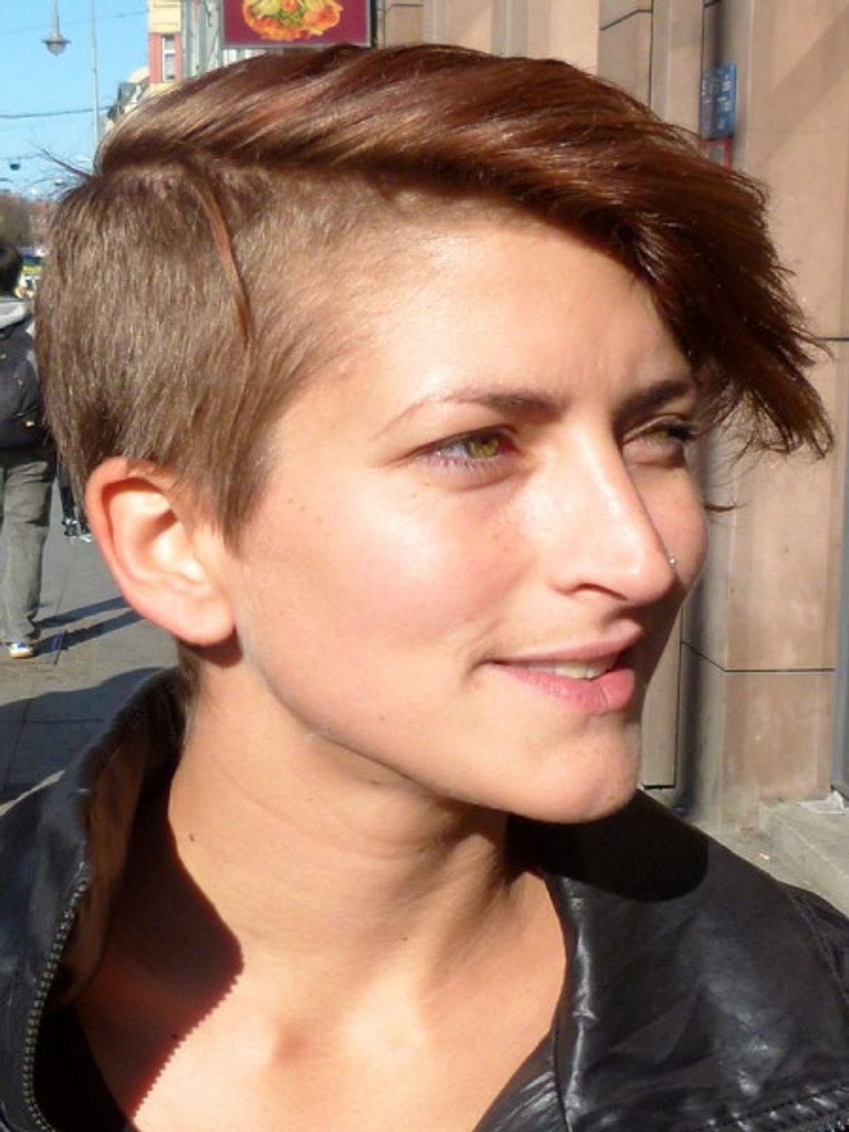 manuela praesentiert einen grossflaechigeren sidecut auf der rechten seite